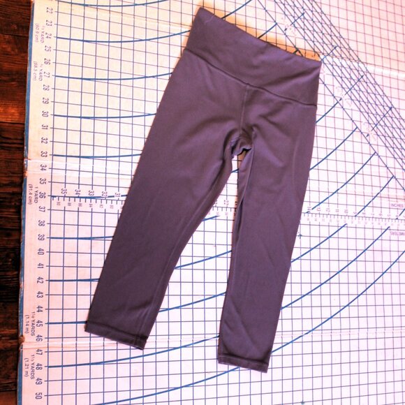 Athleta Elation Capri Pants, Grayish Purple, Workout Gear, Yoga, Small - Picture 1 of 8